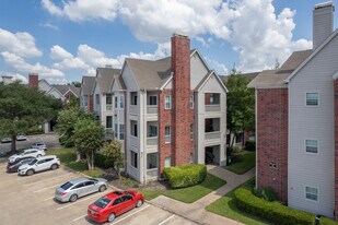 City Plaza Condominiums in Houston, TX - Building Photo