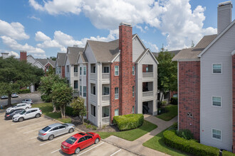 City Plaza Condominiums in Houston, TX - Building Photo - Primary Photo