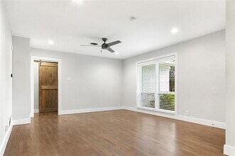 10005 Newcombe Dr in Dallas, TX - Building Photo - Building Photo