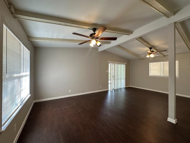 5127 Village Green in San Antonio, TX - Building Photo - Building Photo