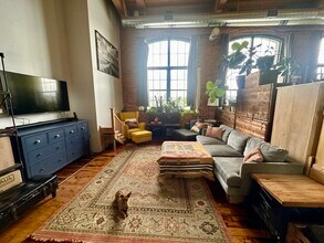 1 Westinghouse Plz, Unit Sun-filledhistoricloft in Boston, MA - Foto de edificio - Building Photo