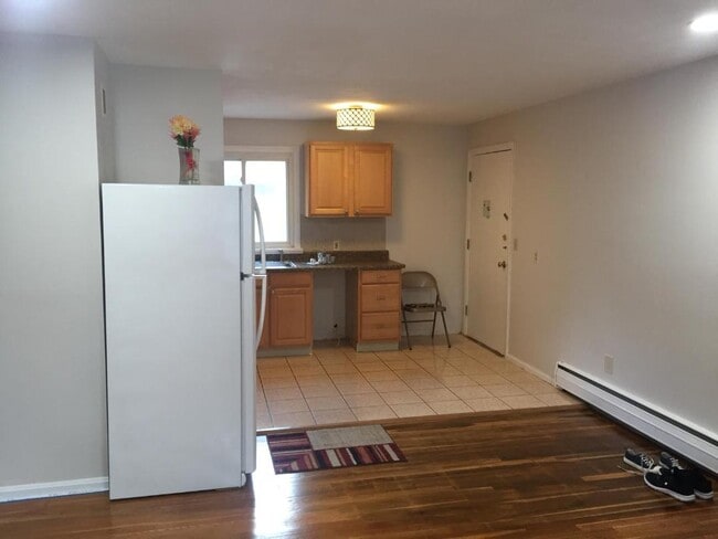 22 Jacqueline Rd, Unit c in Waltham, MA - Foto de edificio - Building Photo