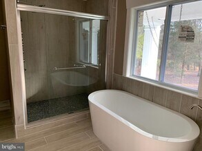 204 Donmore Dr in Great Falls, VA - Building Photo - Building Photo