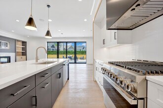 4920 N Lincoln Ave, Unit 3W in Chicago, IL - Building Photo - Building Photo