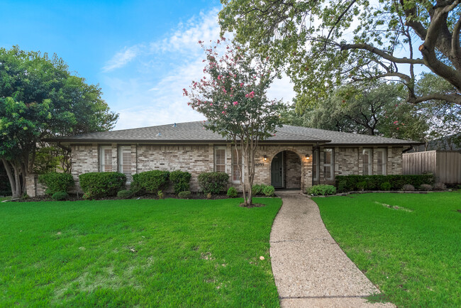 16095 Longvista Dr in Dallas, TX - Building Photo - Building Photo