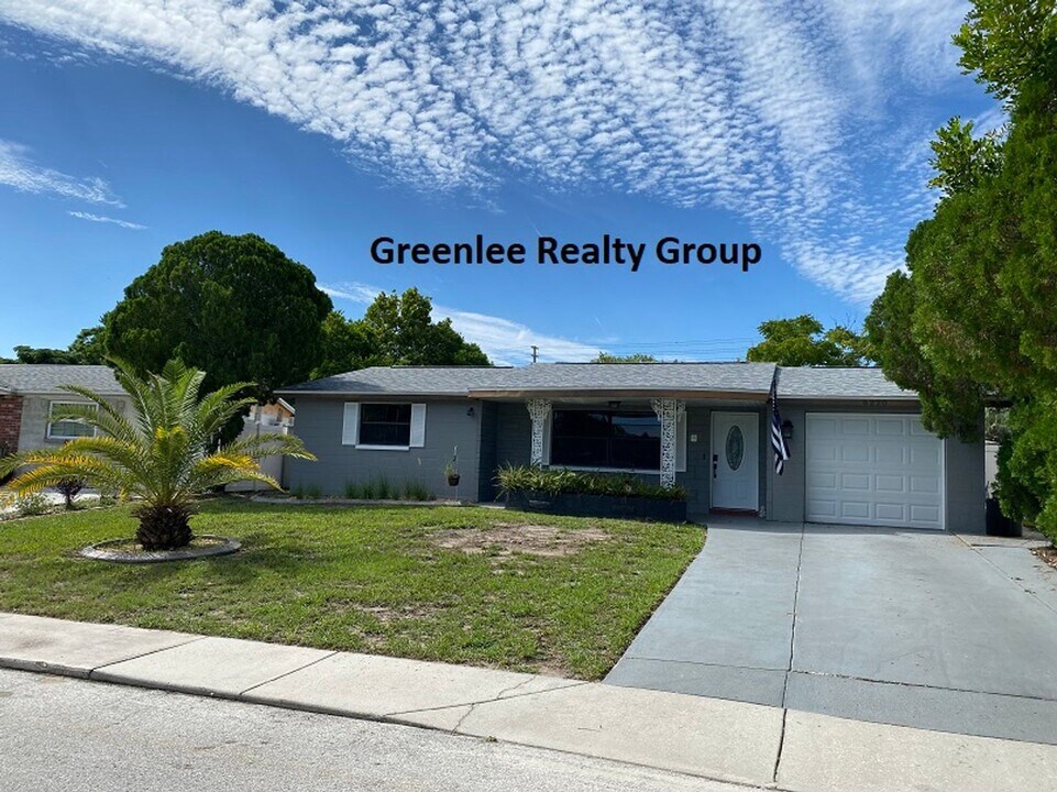 6220 Glenwood Dr in New Port Richey, FL - Building Photo