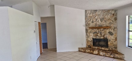 107 Hearthside Ave NW in Palm Bay, FL - Foto de edificio - Building Photo