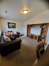 1937 N Canyon Rd in Provo, UT - Foto de edificio - Building Photo