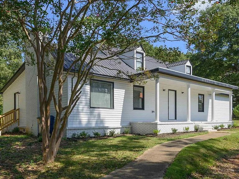 1261 Taylors Mill Rd in Talladega, AL - Building Photo