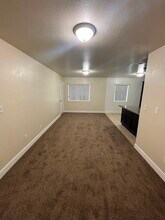 128 E 62nd St in Los Angeles, CA - Building Photo - Building Photo