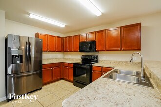 708 Evening Shade Ln in Lehigh Acres, FL - Building Photo - Building Photo