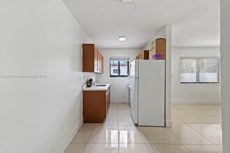 1911 NW 30th St-Unit -3 in Miami, FL - Building Photo - Building Photo