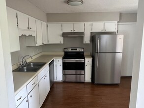 979 Birchfield Dr in Hinesville, GA - Building Photo - Building Photo