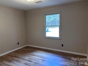 220 Sunny Hill Dr in Lincolnton, NC - Foto de edificio - Building Photo