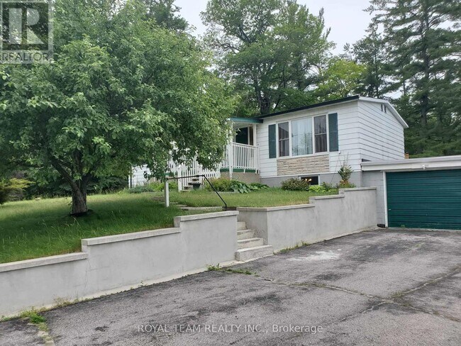 608 Hickory Beach Rd in Kawartha Lakes, ON - Building Photo - Building Photo