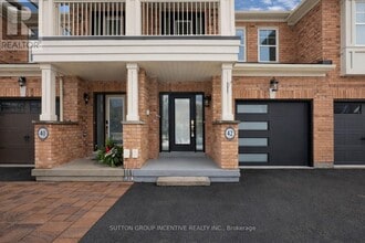 42 Southeast Pass in Whitchurch-Stouffville, ON - Building Photo - Building Photo