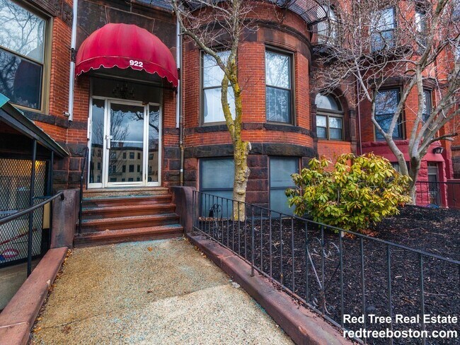 922 Beacon St, Unit 23 in Boston, MA - Foto de edificio - Building Photo