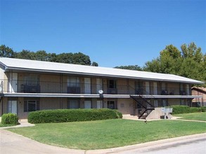 Westwood Apartments in Oklahoma City, OK - Building Photo - Building Photo