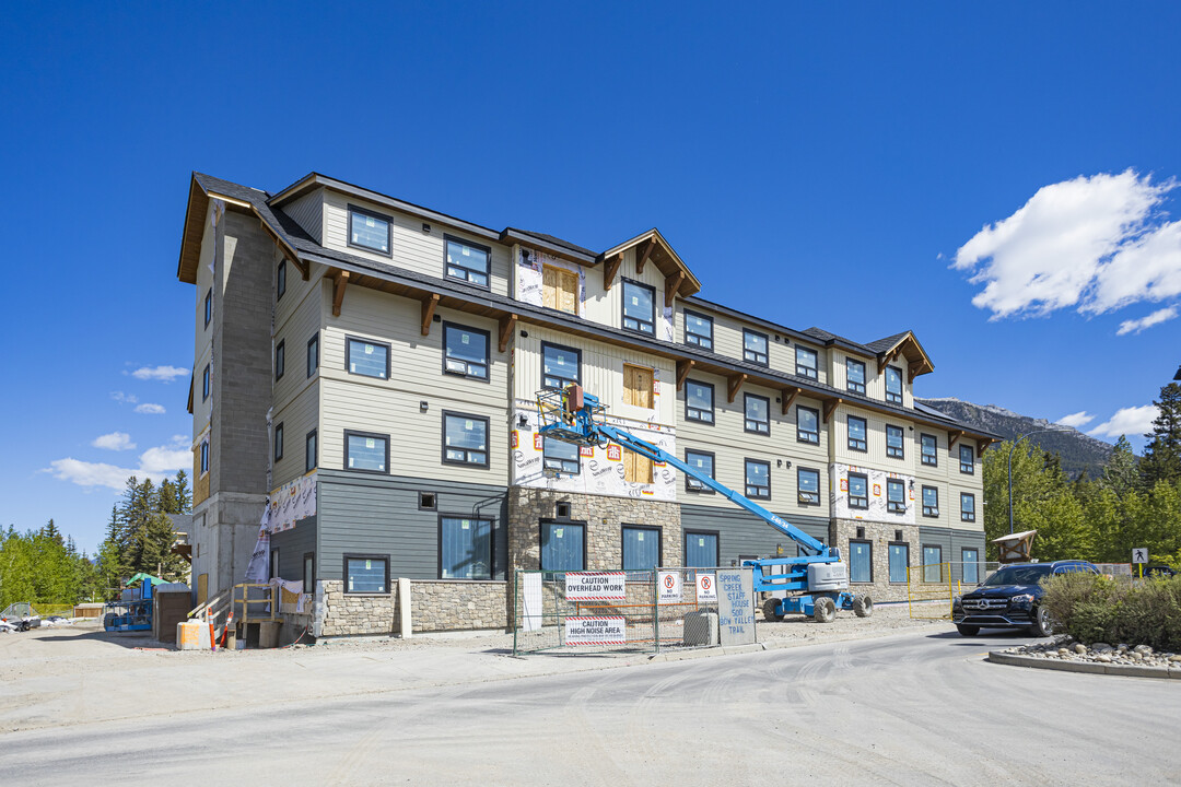 Spring Creek Manor in Canmore, AB - Building Photo