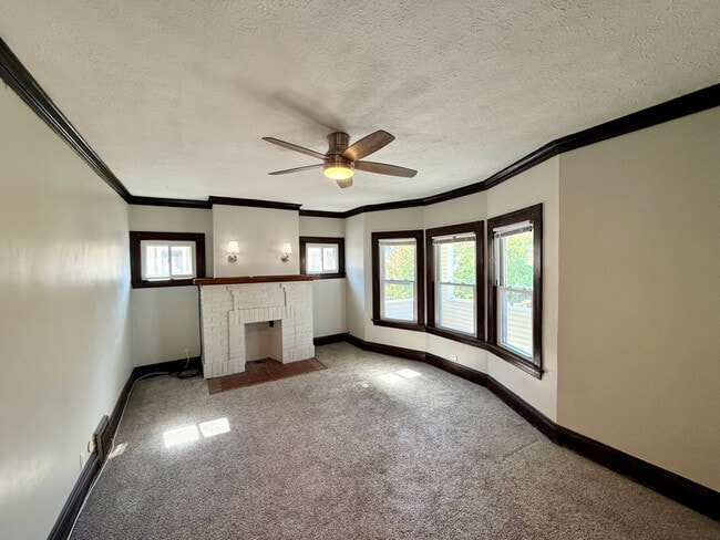 2163 Chesterland Ave in Lakewood, OH - Foto de edificio - Building Photo