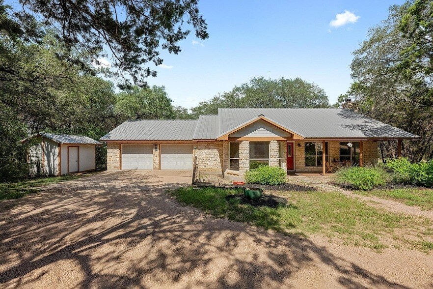 4207 Deer Trail in Spicewood, TX - Building Photo