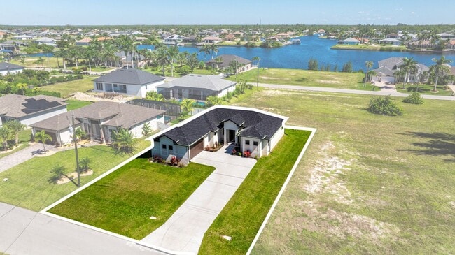2833 NW 45th Pl in Cape Coral, FL - Building Photo - Building Photo
