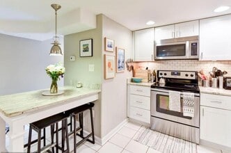 631 14th St NE, Unit B in Washington, DC - Building Photo - Building Photo