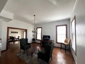 305 W Main St in Kirbyville, TX - Foto de edificio - Building Photo