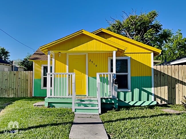 property at 2519 Goliad St