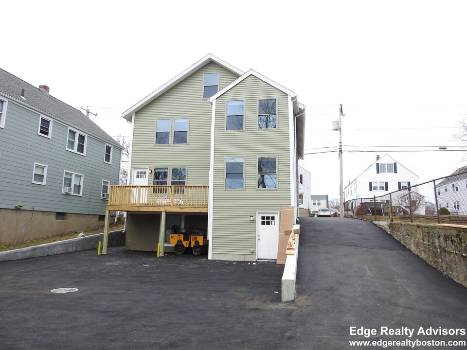 476 Fulton St, Unit 1 in Medford, MA - Building Photo