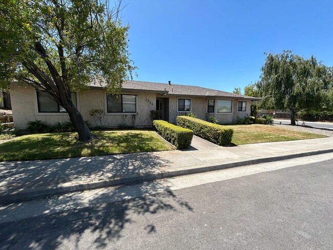 1351 Diablo Dr in Hollister, CA - Building Photo - Building Photo