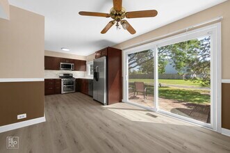 1705 College Green Dr in Elgin, IL - Building Photo - Building Photo