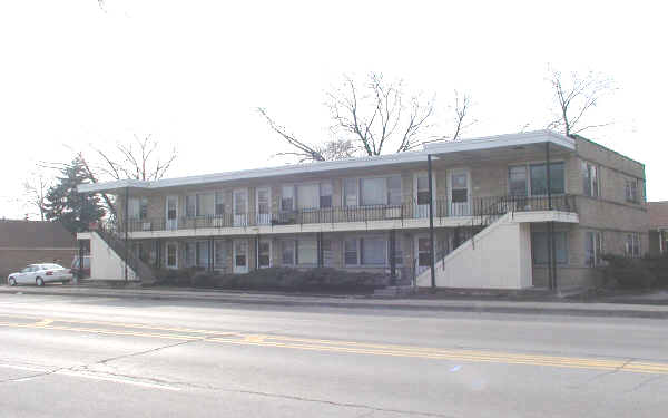 2449 W 119th St in Blue Island, IL - Foto de edificio - Building Photo