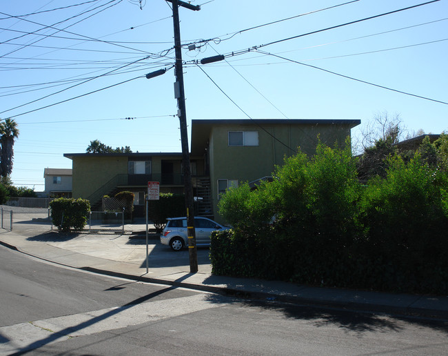 1111 Yuba Ave in San Pablo, CA - Foto de edificio - Building Photo