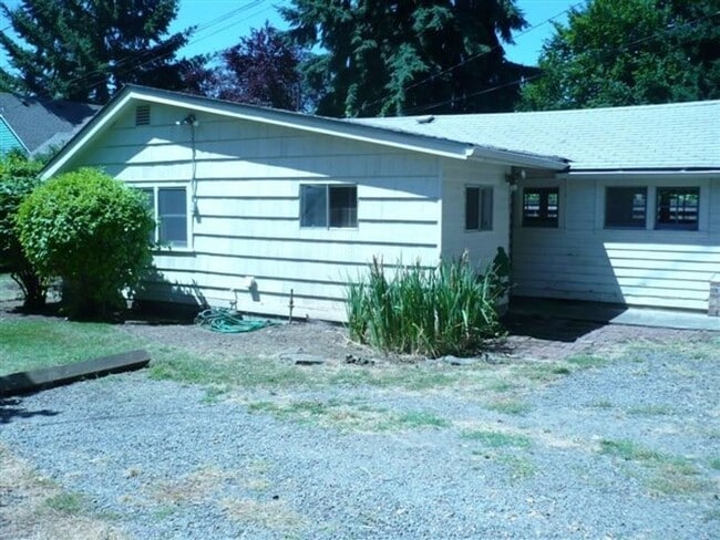 property at 1322 W 3rd Alley