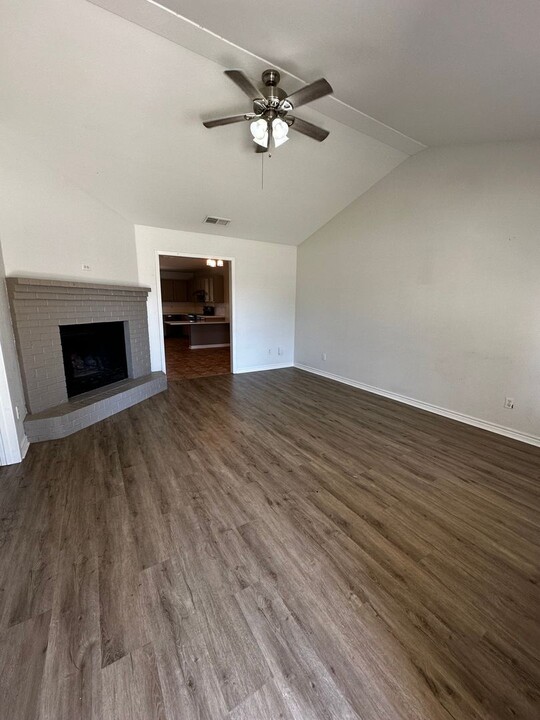 31 Dawn St in Longview, TX - Foto de edificio
