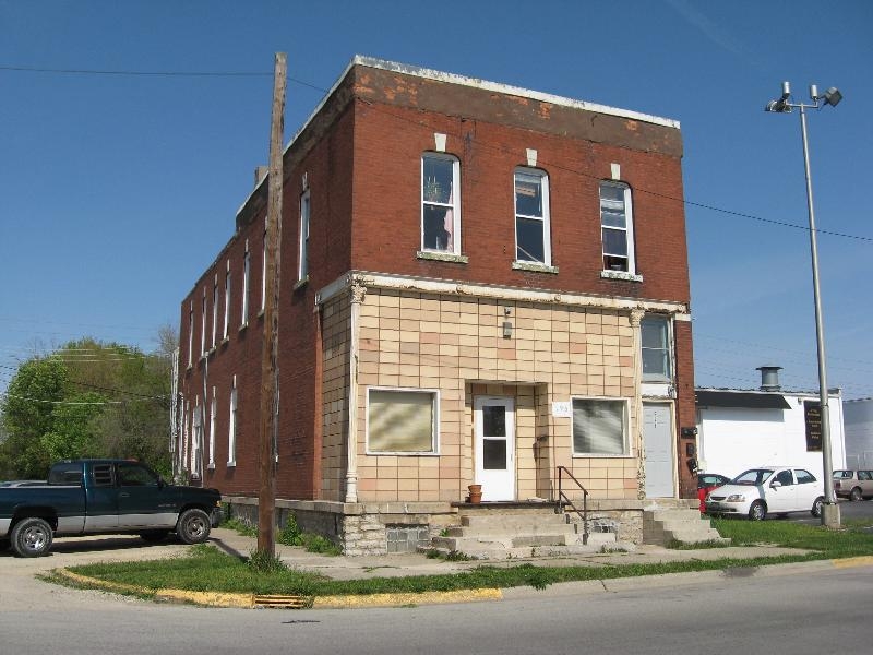 195 S Schuyler Ave in Bradley, IL - Building Photo