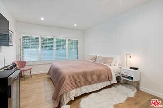 141 S Clark Dr in West Hollywood, CA - Building Photo - Building Photo