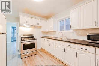 433 Rankin Ave in Windsor, ON - Building Photo - Building Photo