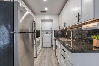 130 NW 57th St in Oakland Park, FL - Building Photo - Building Photo