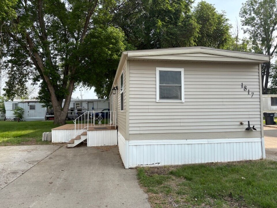 1821 N 11th St in Bismarck, ND - Building Photo