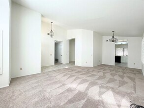 2012 Applewood Ln in Vista, CA - Building Photo - Building Photo