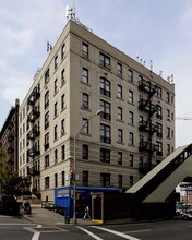 31 Tiemann Pl in New York, NY - Foto de edificio - Building Photo