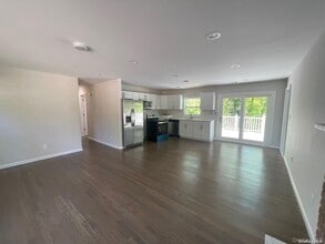 604 High St in Port Jefferson, NY - Building Photo - Building Photo