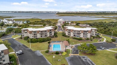 2008 E Fort Macon Rd in Atlantic Beach, NC - Building Photo - Building Photo