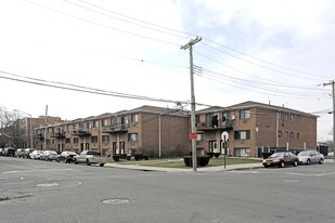 Lindenwood Village in Howard Beach, NY - Building Photo