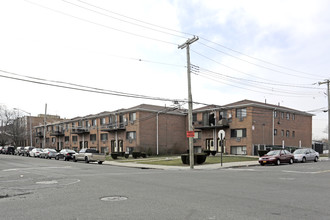 Lindenwood Village in Howard Beach, NY - Building Photo - Building Photo