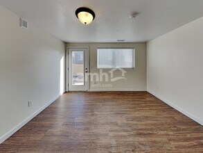 317 W Willow Creek Dr in Saratoga Springs, UT - Foto de edificio - Building Photo