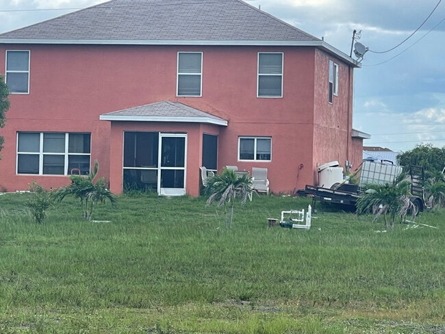 30 NE 24th Terrace in Cape Coral, FL - Building Photo - Building Photo