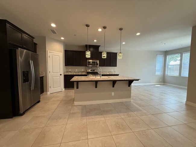350 Wishon Ave W in Madera, CA - Building Photo - Building Photo
